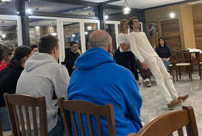 Exploring visual perception, verbal and non-verbal communication through theatre techniques